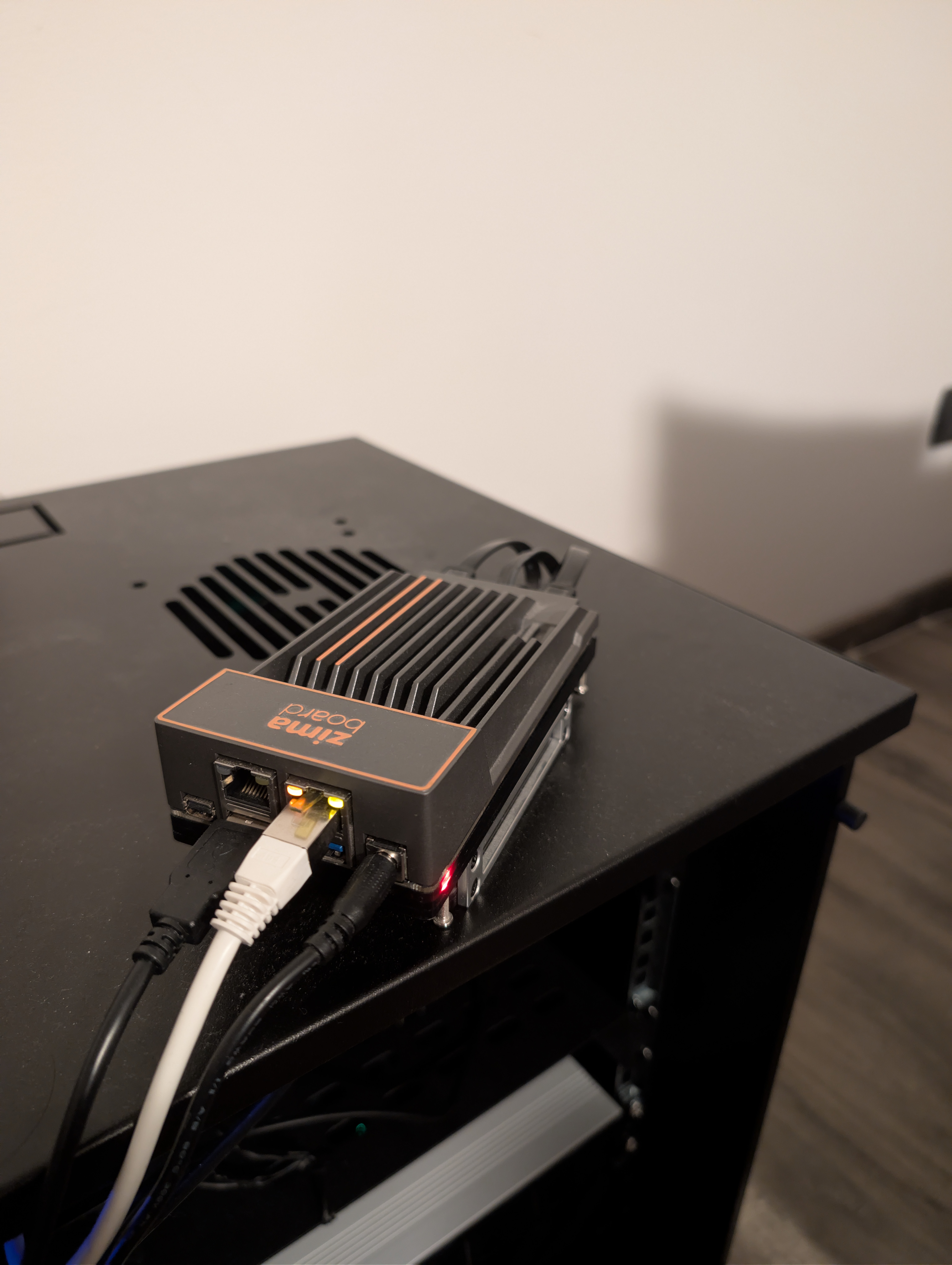ZimaBoard 832 single board server
